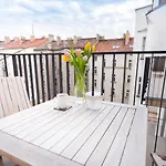 Bright Near Old Town & Excellent Access By Easybnb Premium