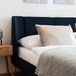 Apartment Bright Near Old Town & Excellent Access By Easybnb Premium