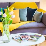 아파트 Bright Near Old Town & Excellent Access By Easybnb Premium *