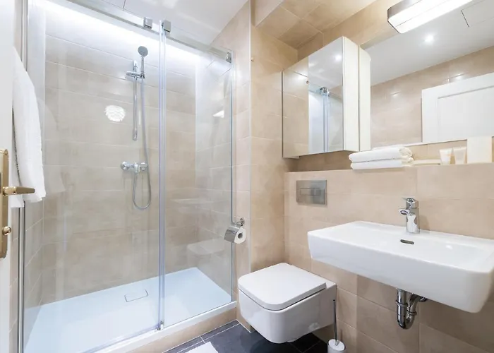 Bright Near Old Town & Excellent Access By Easybnb Premium * פראג